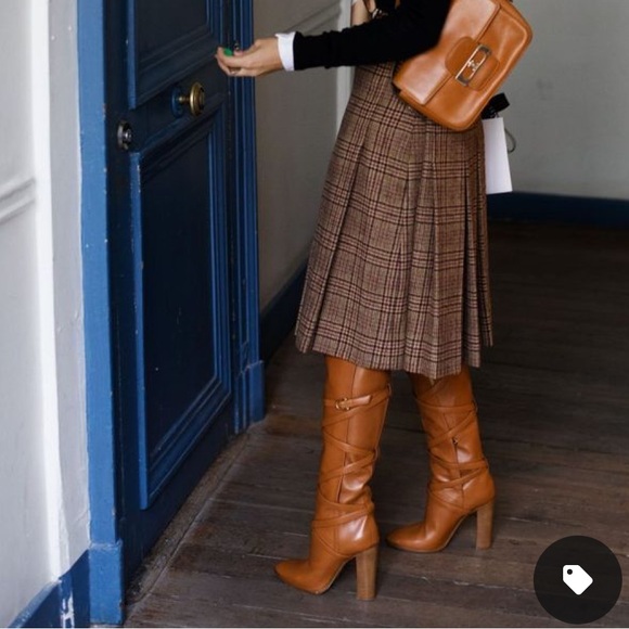 Salvatore Ferragamo suede brown heel boots size 9 - Picture 4 of 17